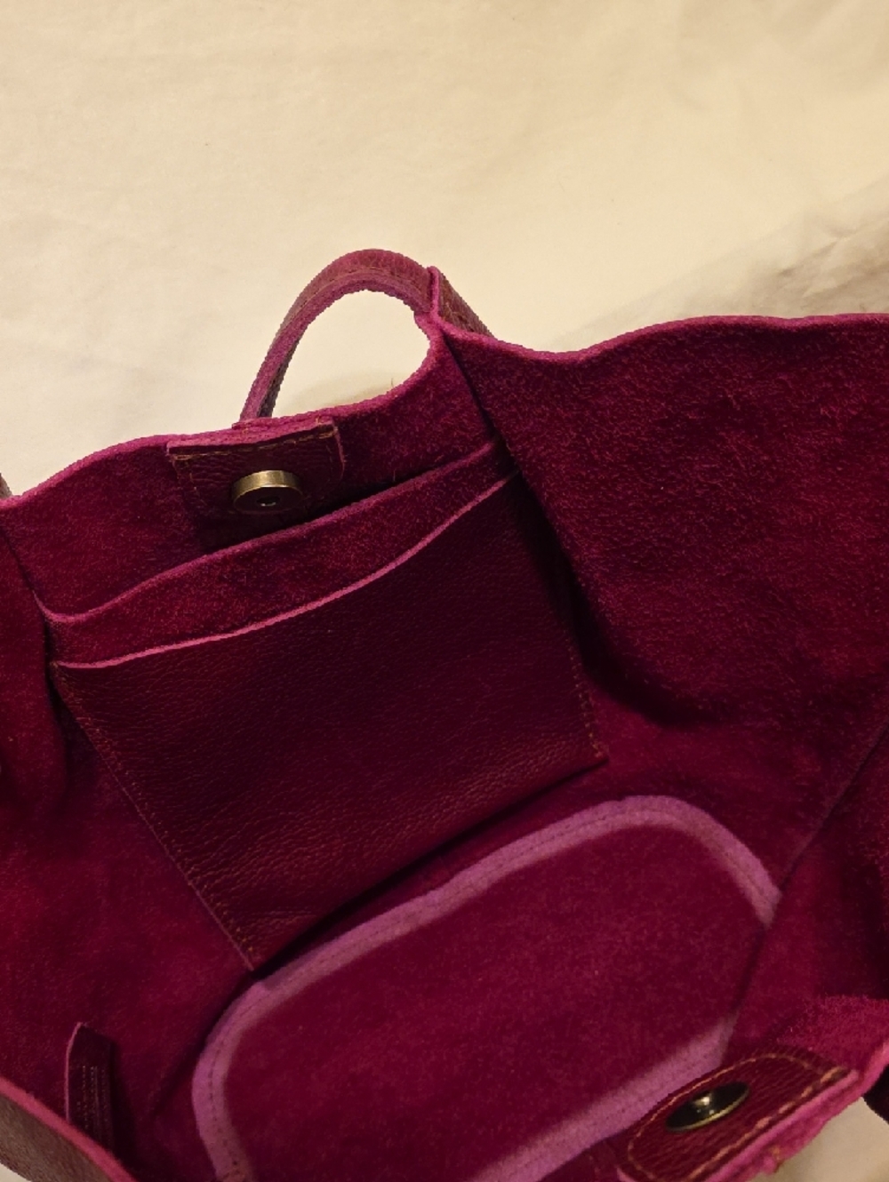 Portland Leather Devan Tote - Picture 4 of 7